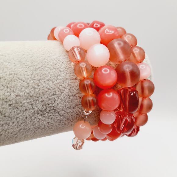 Vintage 1950s Lucite Moonglow Beaded Memory Wire Bracelet 4 Row Pink Coral Beads - Picture 6 of 12